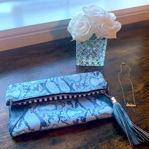 Urban expressions clutch